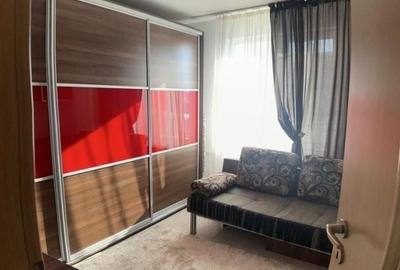 Apartament cu 4 camere semidecomandat în Berceni