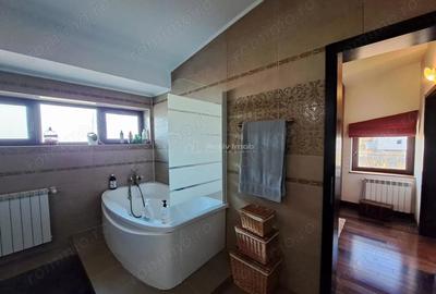 Casă cu 8 camere cu Teren 2500 Mp în Samurcași - 2