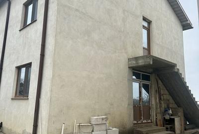 Casă cu 4 camere cu Teren 333 Mp în Central