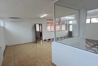 Spațiu comercial, de 150 mp, în Central - 3