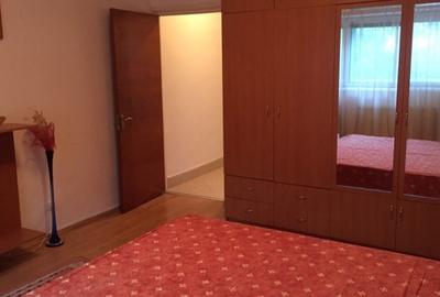 Apartament cu 3 camere decomandat în Tineretului