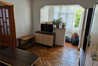 Apartament cu 3 camere semidecomandat în Olari