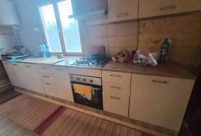 Casă cu 2 camere cu Teren 10000 Mp în Central