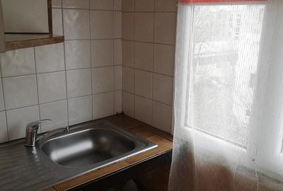Garsonieră decomandată în Micro 19