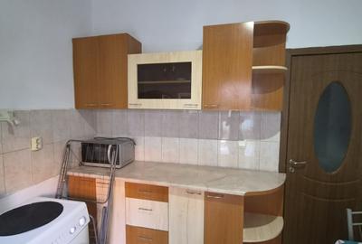 Garsonieră decomandată în Central