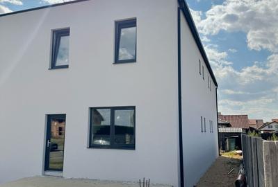 Casă cu 3 camere în Vladimirescu