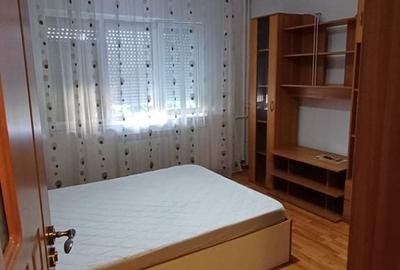 Apartament cu 2 camere semidecomandat în Craiovița Nouă