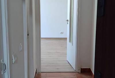 Apartament cu 3 camere semidecomandat în Constructorilor - 1