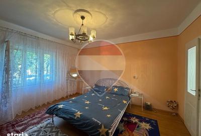 Casă cu 4 camere cu Teren 1439 Mp în Semlac