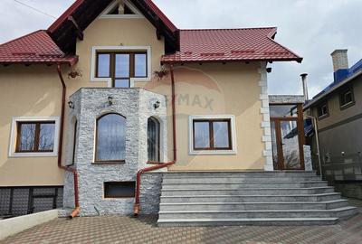 Casă cu 6 camere cu Teren 1000 Mp în Sfântu Ilie - 1