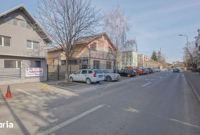 Casă cu 9 camere cu Teren 340 Mp în Florilor - 1