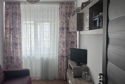Apartament cu 4 camere decomandat în Dacia