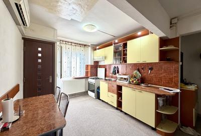 Apartament cu 3 camere semidecomandat, mobilat în Circumvalațiunii