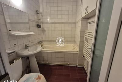 Apartament cu 3 camere decomandat în Dacia