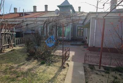 Casă individuală cu 3 camere cu Canalizare în Ultracentral - 1