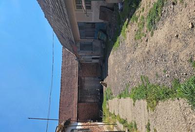 Casă cu Teren 2400 Mp în Târgoviște