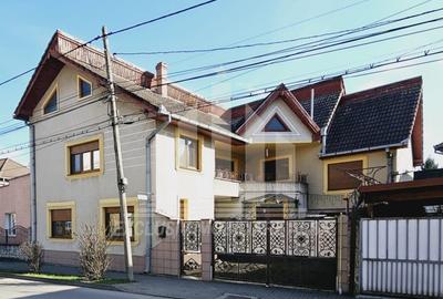 Casă individuală cu 6 camere cu Teren 300 Mp în Lipoveni - 1