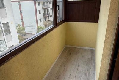 Apartament cu 3 camere decomandat în Titan