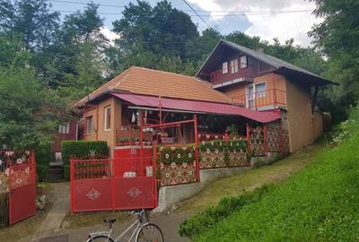 Casă cu 5 camere cu Teren 643 Mp în Poieni - 2