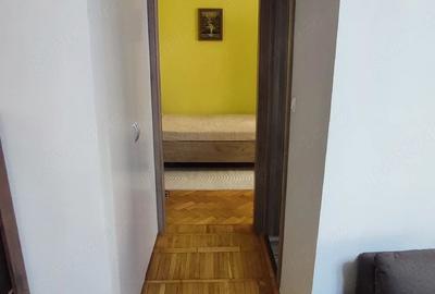 Apartament cu 3 camere semidecomandat în Girocului