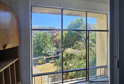 Apartament cu 4 camere decomandat în Zorilor