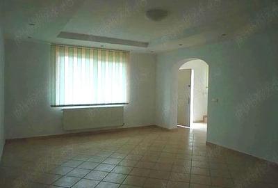 Casă cu 6 camere cu Teren 220 Mp în Vitan