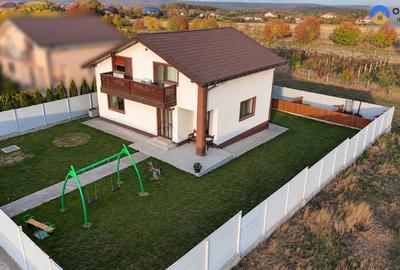 Casă individuală cu 4 camere cu Teren 682 Mp în Dobreni