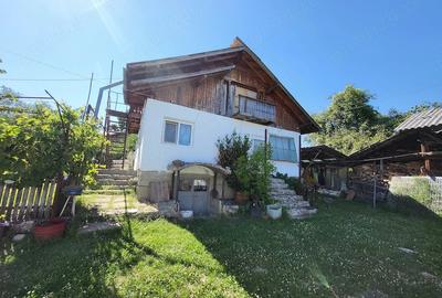 Casă cu 4 camere cu Teren 100 Mp în Predeal