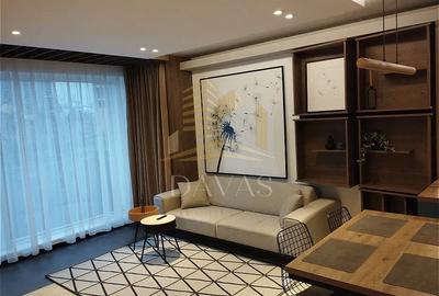 Apartament cu 2 camere semidecomandat, mobilat în Central
