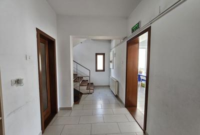 Spațiu comercial, de 297 mp, în Stadion - 4
