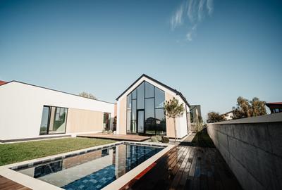 Casă cu 4 camere cu Piscina în Otopeni - 1