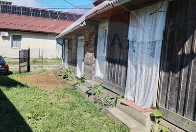 Casă cu 4 camere cu Teren 712 Mp în Călinești