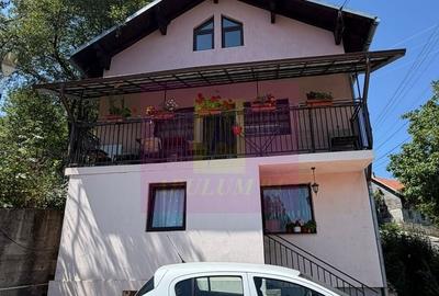 Casă cu 4 camere în Central