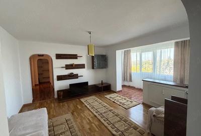 Apartament cu 3 camere semidecomandat, mobilat în Pajura