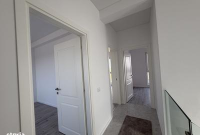 Casă cu 3 camere decomandat în Berceni - 2