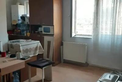 Apartament cu 2 camere semidecomandat în Cugir