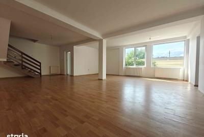 Casă cu 4 camere cu Teren 350 Mp în Central