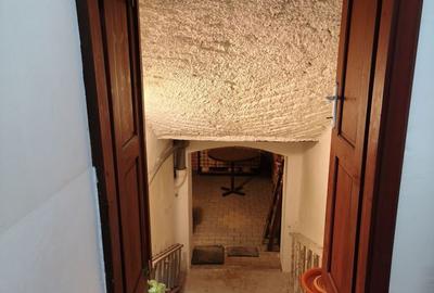 Casă cu 10 camere cu Canalizare în Central - 3