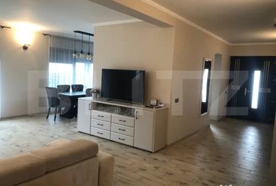 Casă cu 4 camere cu Teren 715 Mp în Păulești