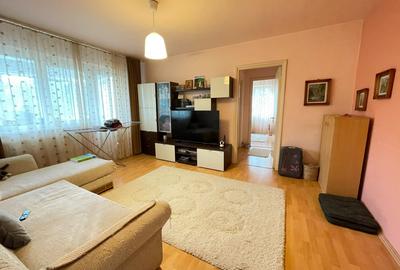 Apartament cu 2 camere semidecomandat, mobilat în Podu Roș