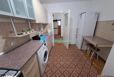 Apartament cu 3 camere decomandat în Central
