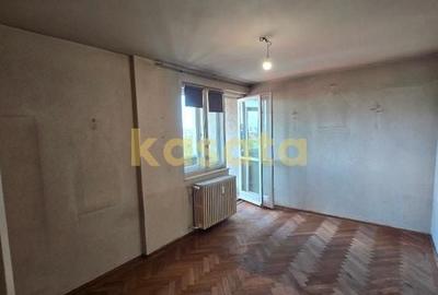 Apartament cu 3 camere decomandat în Tei