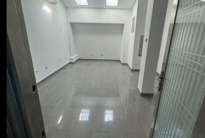 Casă cu 4 camere cu Canalizare în Central - 3