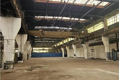 Spațiu industrial, de 1,400 mp, în Industrial