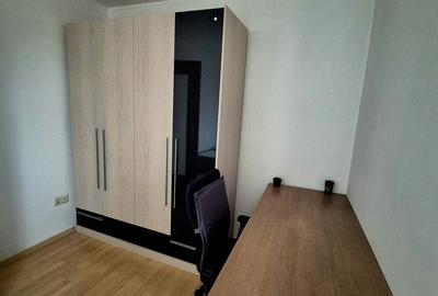 Apartament cu 3 camere în Tractorul