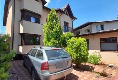 Casă cu 6 camere cu Teren 294 Mp în Central - 1