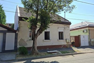Casă cu 3 camere cu Teren 521 Mp în Semicentral