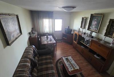 Apartament cu 3 camere decomandat, mobilat în Brazda lui Novac