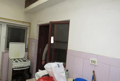 Casă cu 4 camere cu Teren 1800 Mp în Central