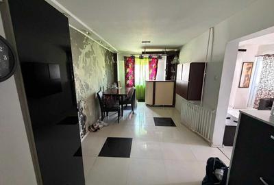 Apartament cu 3 camere decomandat în Traian